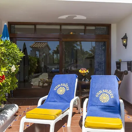 Sunsuites Carolina דירה